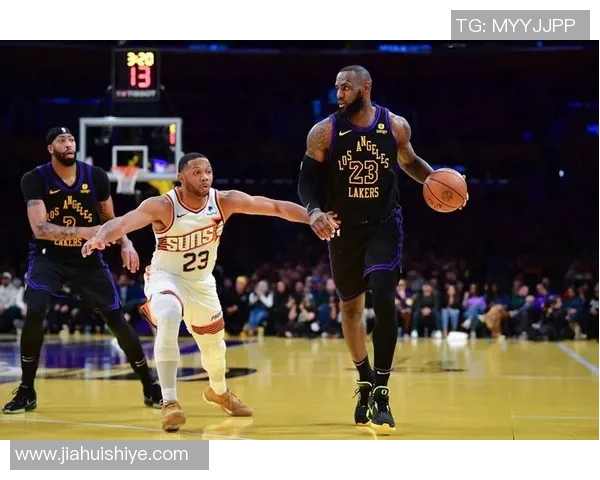 湖人对阵太阳精彩对决回顾及赛后分析12月3日赛事亮点总结